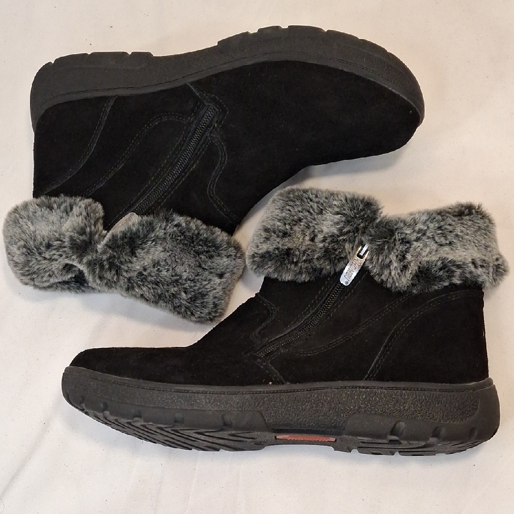Khombu Black Suede Winter Ankle Boots with Gray Fur. Zip Sides. Lightly Worn
